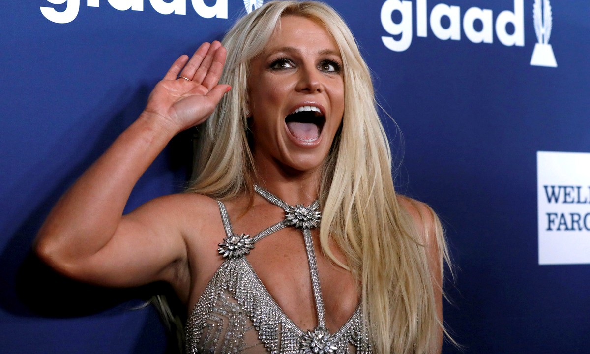Britney Spears: H στιγμή που σπάει το πόδι της χορεύοντας (vid)