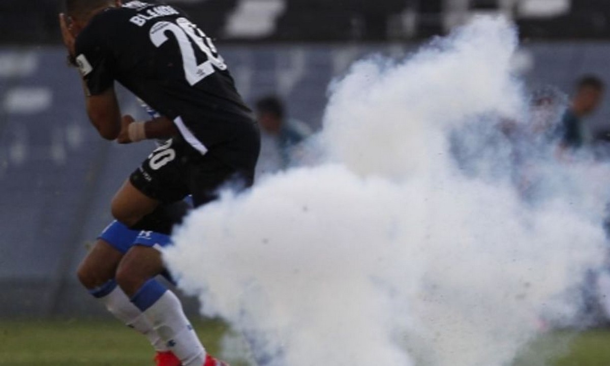 Χιλή: Οπαδοί της Κόλο Κόλο έστειλαν στο νοσοκομείο παίκτη της ομάδας τους! (vid)