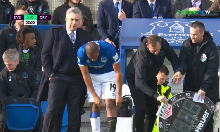 Έβερτον: Ο Σιντιμπέ ξέχασε να φορέσει… κάλτσα, έξαλλος ο Αντσελότι! (vid)