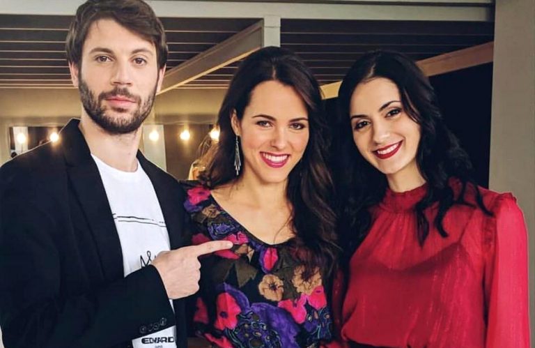 Το Καφέ της Χαράς: Ο Μάνος ζηλεύει τη Βάλια! (vid)