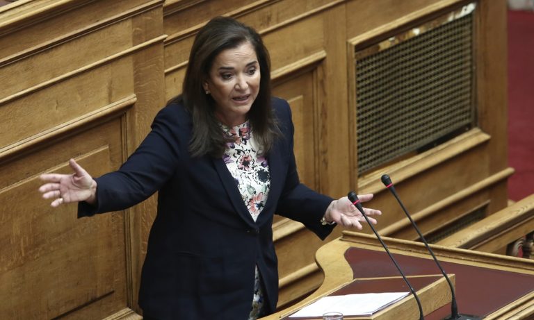 Ξέσπασε η Ντόρα Μπακογιάννη για τον Τέρη Χρυσό: «Είναι χυδαίο και γελοίο όλο αυτό»