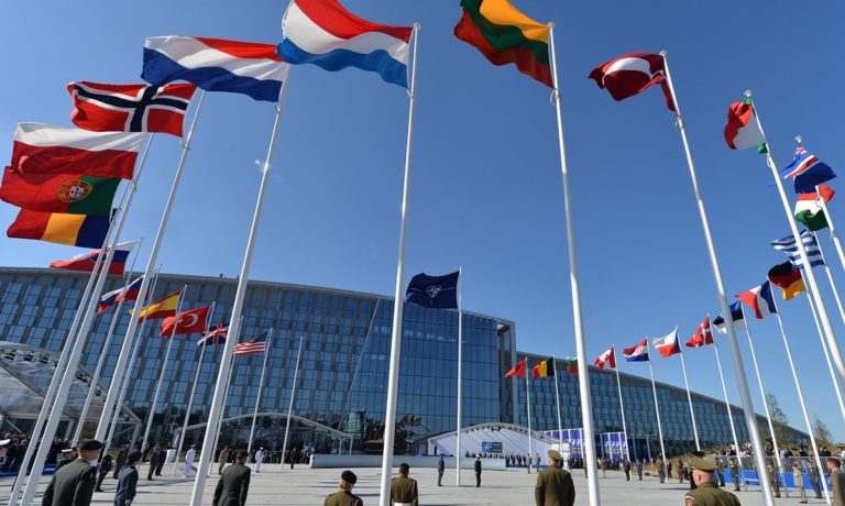 Η Ελλάδα γίνεται και επίσημα μέλος του ΝΑΤΟ