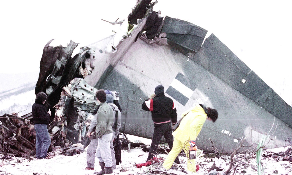 Το C-130 πέφτει στο όρος Όθρυς σκοτώνοντας 63 ανθρώπους (vids)