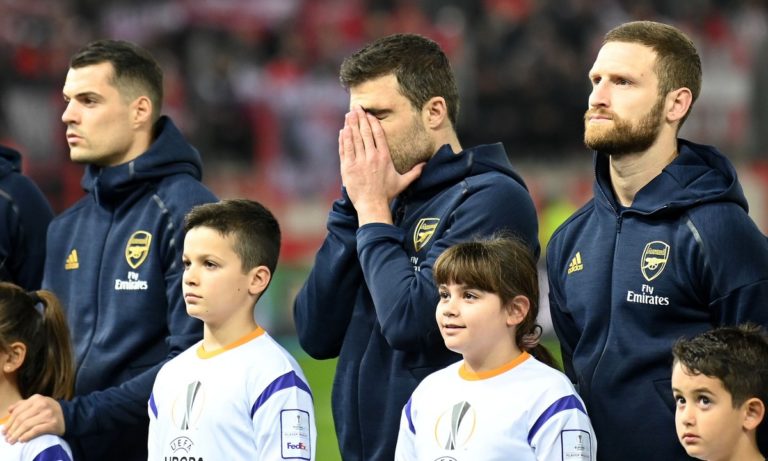 Ολυμπιακός – Άρσεναλ: Τρομερή στιγμή με τους παίκτες των Άγγλων και ένα παιδάκι! (pic)