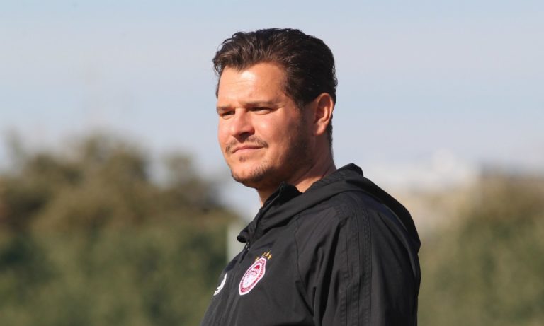 Ολυμπιακός: Οι μικροί αποχαιρέτησαν τον προπονητή τους (pics)