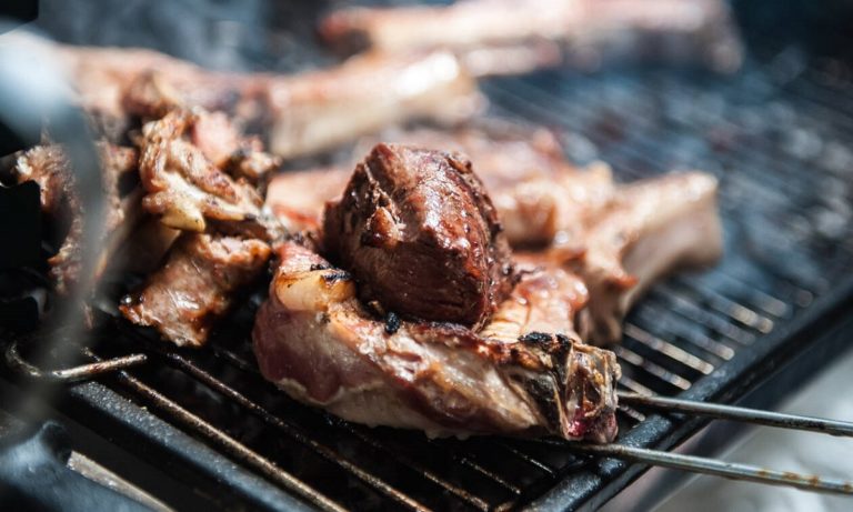 Τσικνοπέμπτη: Τι συμβολίζει η σημερινή ημέρας (vids)