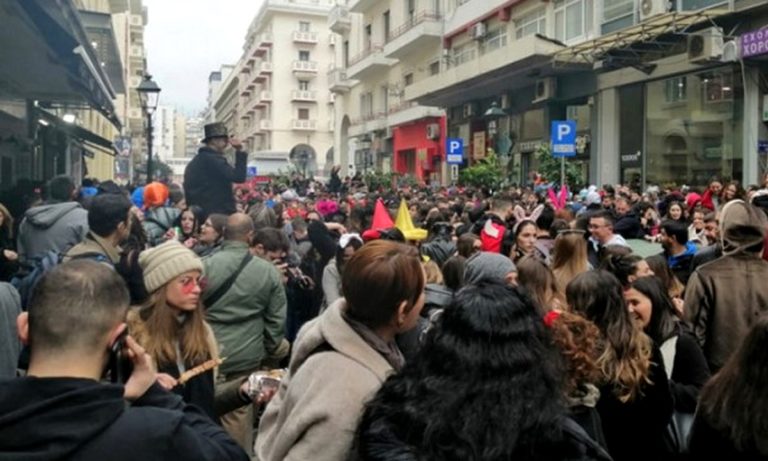 Τσικνοπέμπτη: Συνθήματα για Ολυμπιακό στο κέντρο της Θεσσαλονίκης (vid)