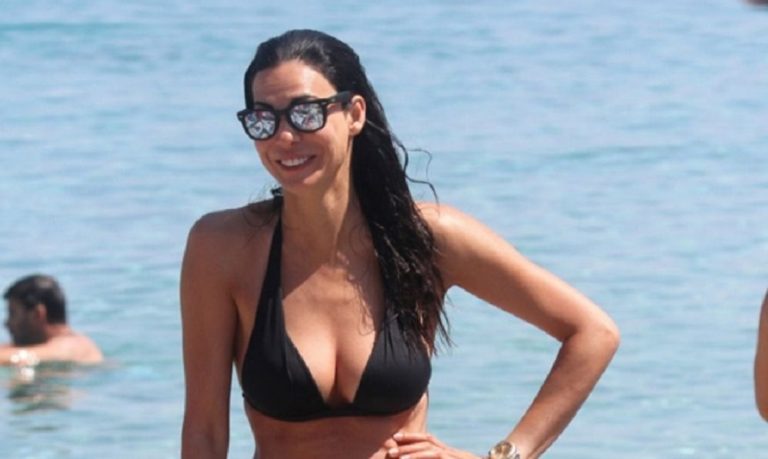 Εύη Βατίδου: «Φωτιά» στα κόκκινα, με μαύρα ψηλοτάκουνα (vid+pics)