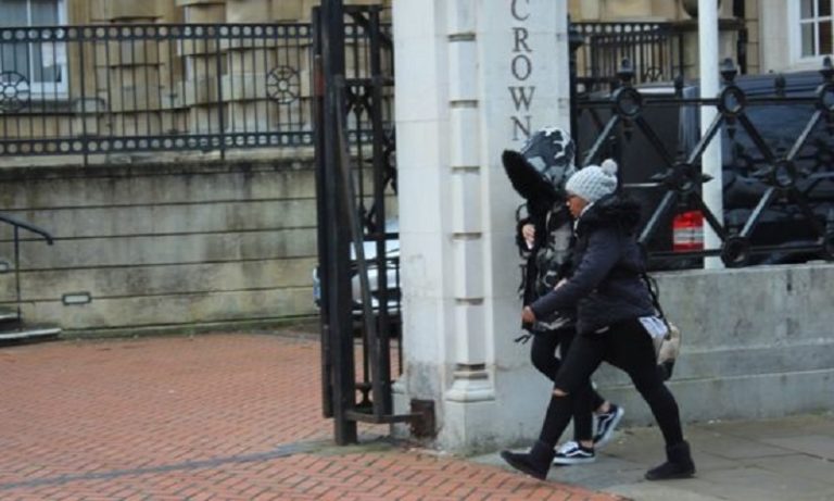 Babysitter αποπλανεί 13χρονο, μένει έγκυος!