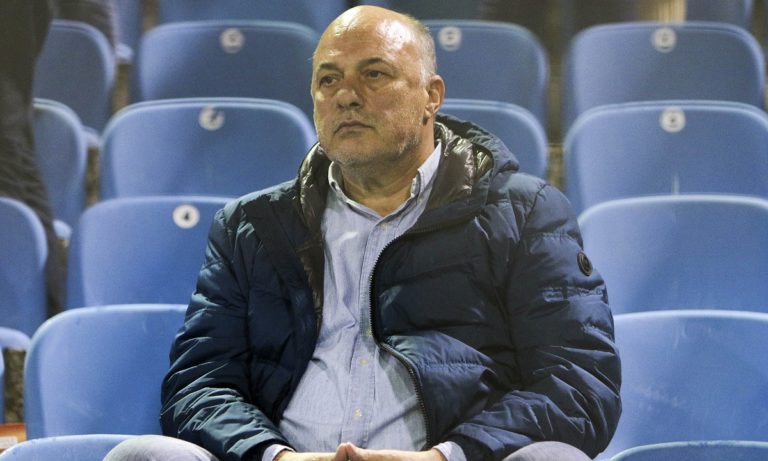 Μπέος: Αντέδρασε έντονα για την αναβολή των πλέι άουτ