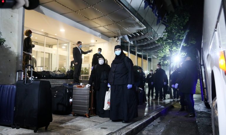 Κορονοϊός: Σε καραντίνα σε ξενοδοχείο 33 Έλληνες από την Τουρκία (vid)