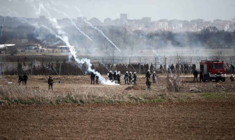 Έβρος: Τούρκοι στρατιώτες ξυλοκοπούν μετανάστες στα σύνορα! (vid)