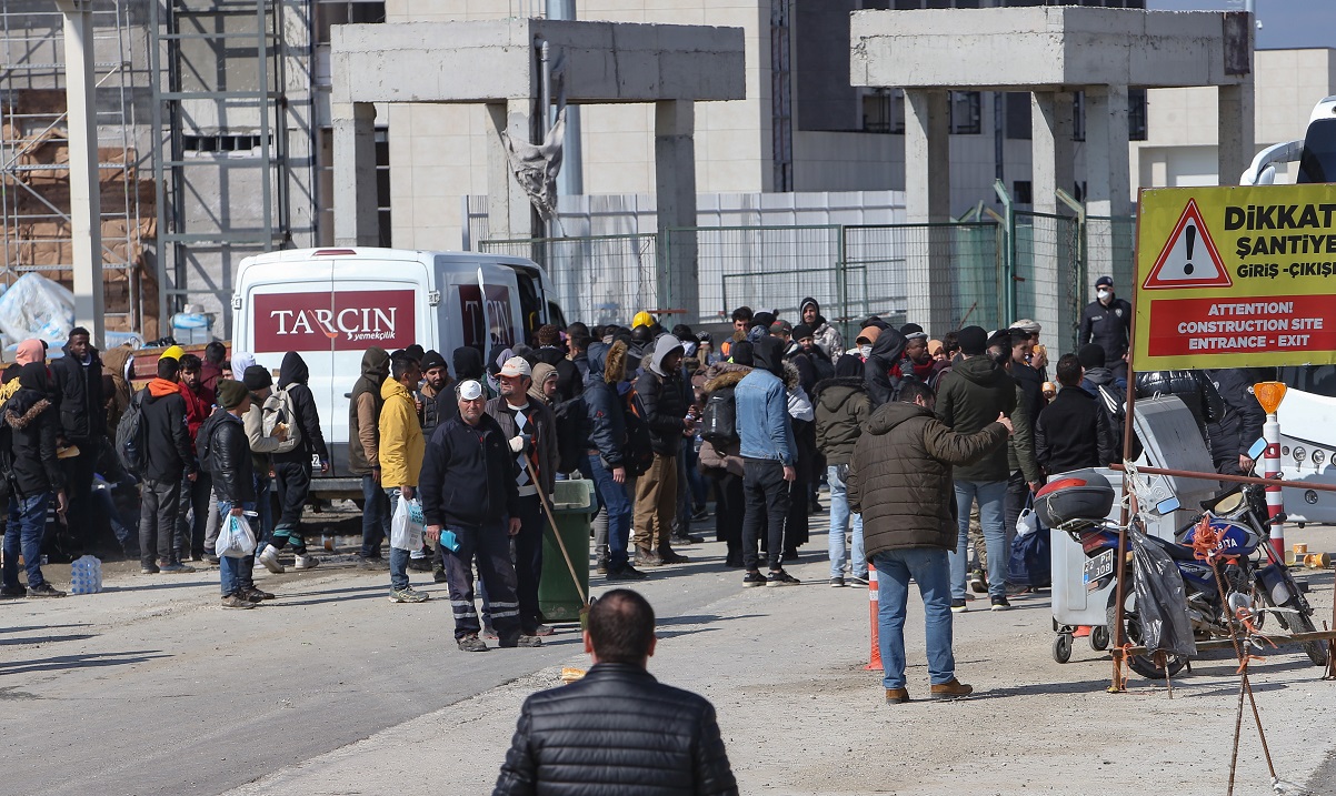 Μαζικά SMS της Κυβέρνησης στους μετανάστες: «Μην επιχειρείτε να…»