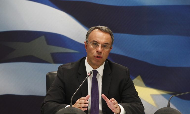 «Βόμβα» από Σταϊκούρα: «Υπό εξέταση η αναστολή καταβολής του δώρου Πάσχα!» (vid)