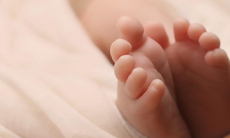 Κορονοϊός: Στη ΜΕΘ βρέφος θετικό στον ιό