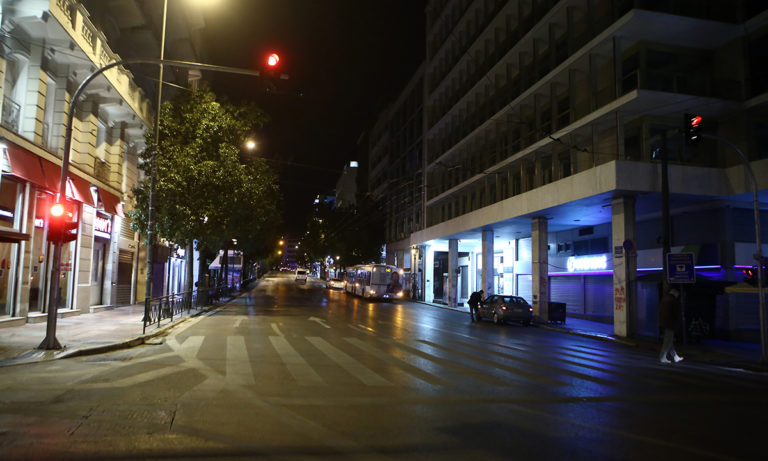 Κορονοϊός: Πώς είναι η άδεια Αθήνα (pics)