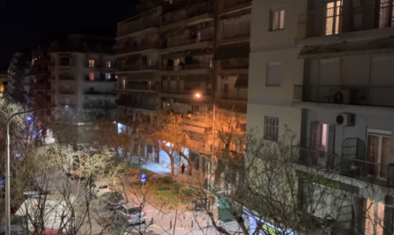 Κορονοϊός: Θεσσαλονικιός… ξεδίνει παίζοντας σαξόφωνο στο μπαλκόνι! (vid)