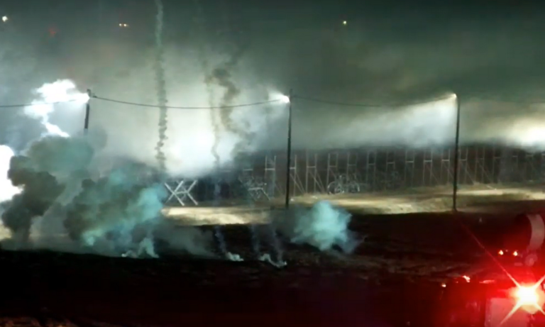 Βίντεο ντοκουμέντα από τον Έβρο: Μετανάστες πετούν καπνογόνα