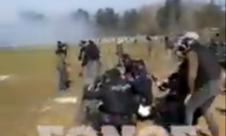 Βίντεο – ντοκουμέντο: Τούρκοι αστυνομικοί εκτοξεύουν τα δακρυγόνα στην Ελλάδα