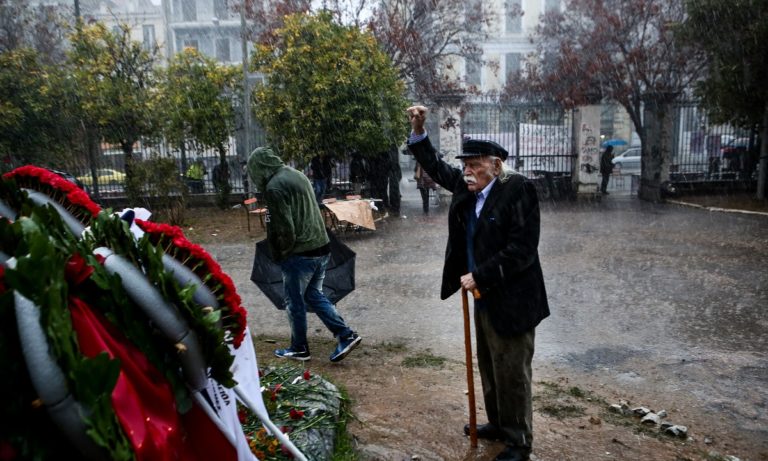 Μανώλης Γλέζος: Οι ήρωες δεν πεθαίνουν, υπνοβατεί η θωριά τους