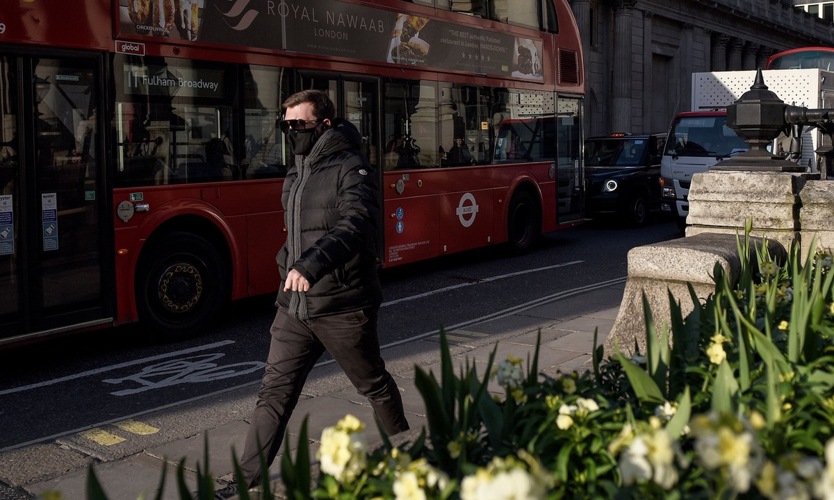 Δράμα στη Βρετανία: 621 νέοι θάνατοι και 28.131 συνολικά οι νεκροί