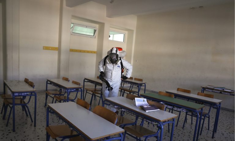 Κορονοϊός: Σκέψη της κυβέρνησης να κλείσουν όλα τα σχολεία