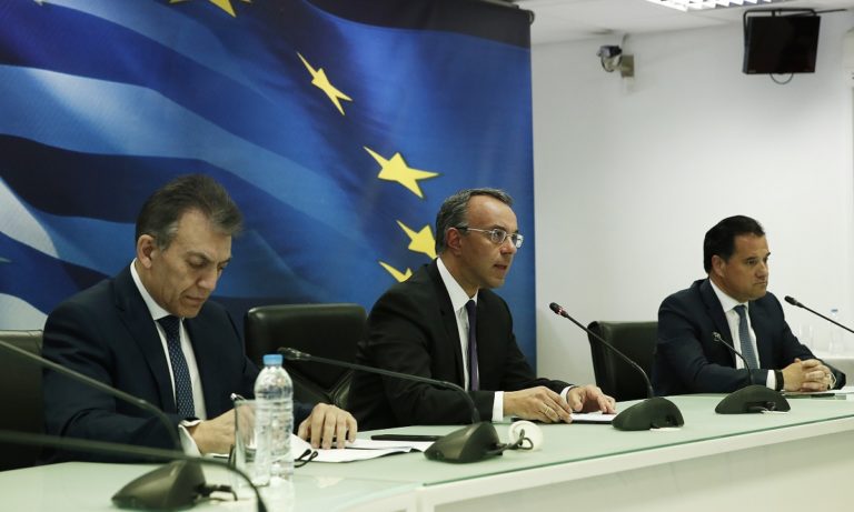 Kορoνοϊός – Μέτρα: Στήριξη σε 1,7 εκατ. μισθωτούς, 800.000 επιχειρήσεις και 700.000 ελεύθερους επαγγελματίες (vids)