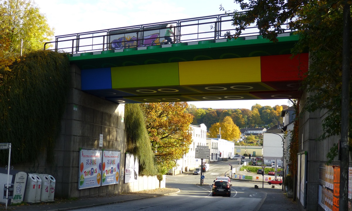 Η γέφυρα φτιαγμένη από… Lego (pics)