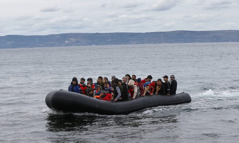 Λέσβος: Νεκρό ανήλικο παιδάκι μετά από ανατροπή βάρκας (vid)