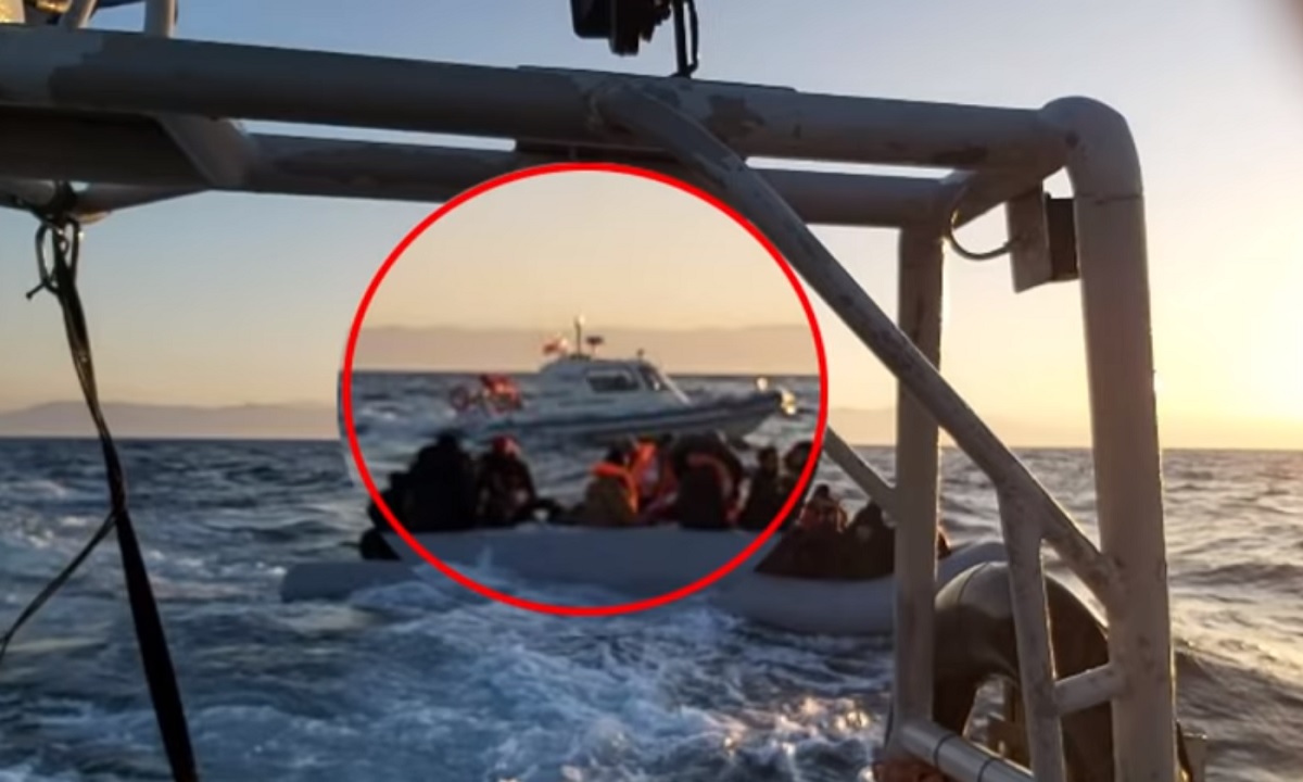 Μεταναστευτικό: Τουρκική ακταιωρός καθοδηγεί βάρκα με μετανάστες προς ελληνικά νησιά (vids)