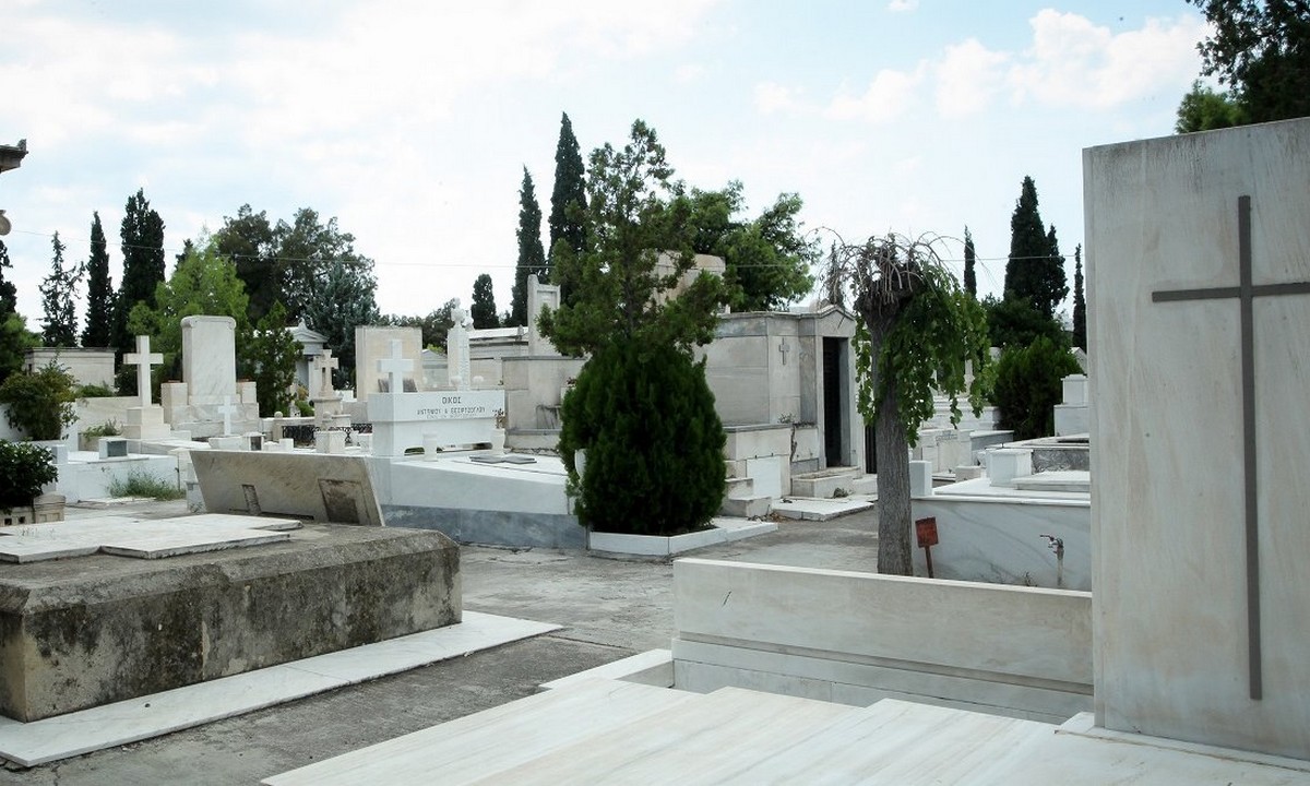 Δήμος Αθηναίων: Ανοίγει 372 τάφους για θύματα από τον κορονοϊό στο Γ’ Νεκροταφείο