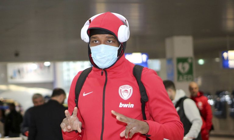 Ολυμπιακός: Αναχώρησε για Βερολίνο – Με μάσκες οι παίκτες (vid)