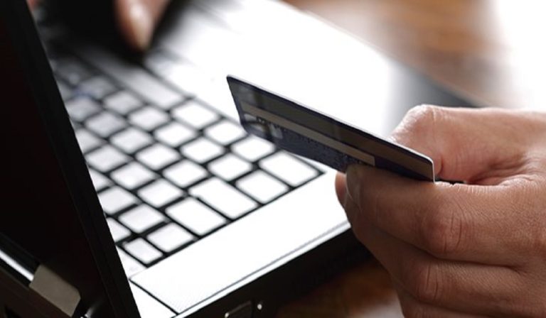 Κορονοϊός: Ένα στα τρία online καταστήματα έχουν επηρεαστεί