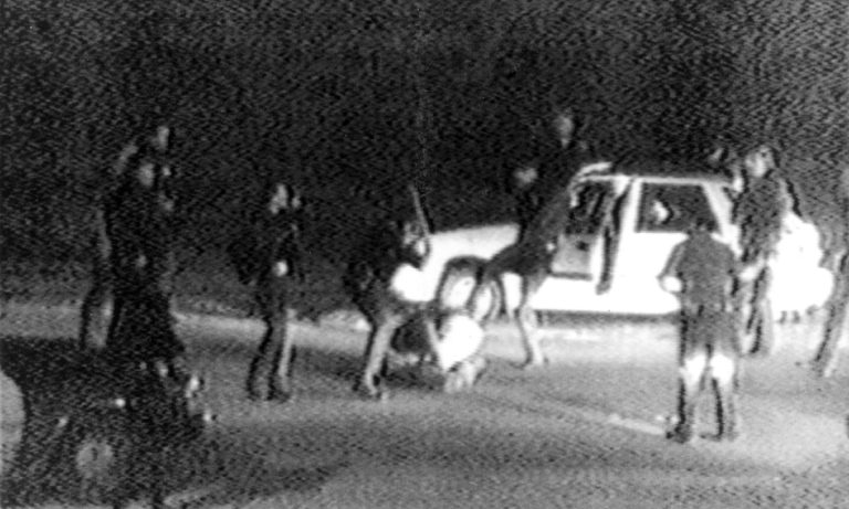 Οι αστυνομικοί του Λος Άντζελες ξυλοκοπούν άγρια τον Ρόντνεϊ Κινγκ (vids)