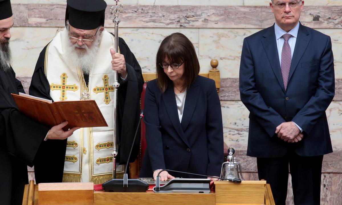 Κατερίνα Σακελλαροπούλου: Ορκίστηκε η πρώτη γυναίκα Πρόεδρος της Δημοκρατίας (vid-pics)