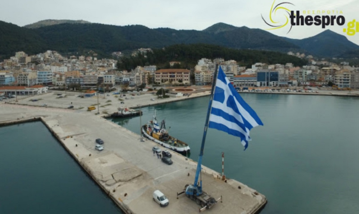 25η Μαρτίου: Έψαλαν τον Εθνικό Ύμνο από τη μία άκρη της Ελλάδας στην άλλη (vid)