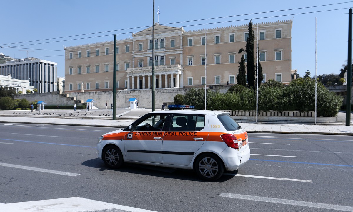 Κορονοϊός – Ελλάδα: Πιο κοντά από ποτέ στην απαγόρευση κυκλοφορίας!