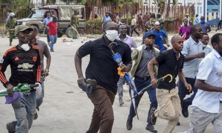 Κορονοϊός – Νότια Αφρική: Αστυνομικοί άνοιξαν πυρ και ξυλοφόρτωσαν πελάτες σουπερμάρκετ! (vid)