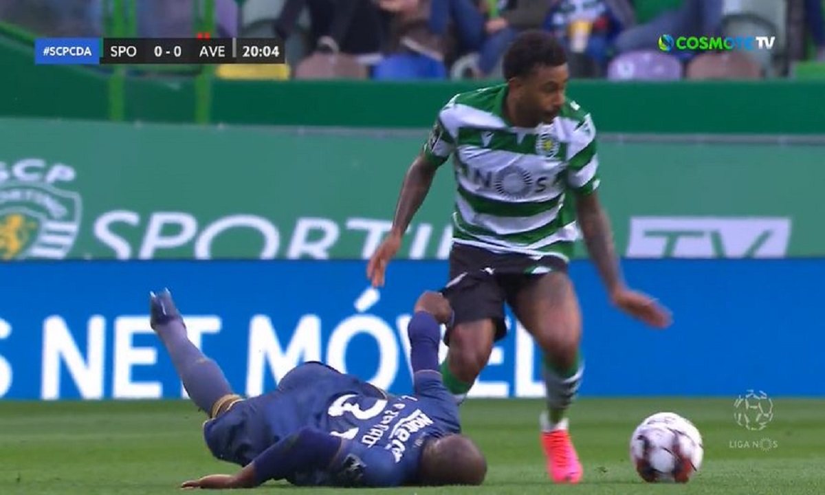 Του αποκάλυψε τα… γεννητικά όργανα και αποβλήθηκε! (vid)