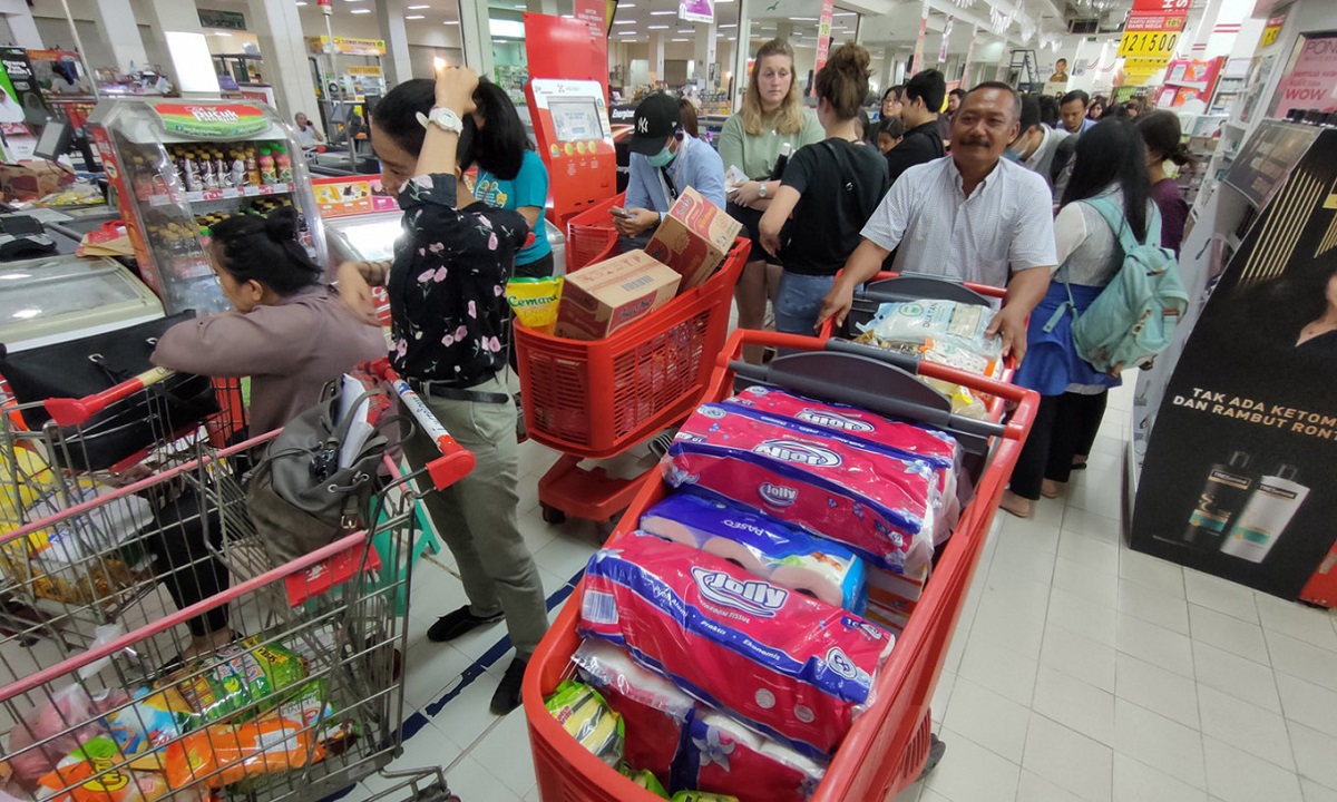 Κορονοϊός: Έτσι πρέπει να απολυμαίνουμε τα ψώνια του σούπερ μάρκετ (vid)