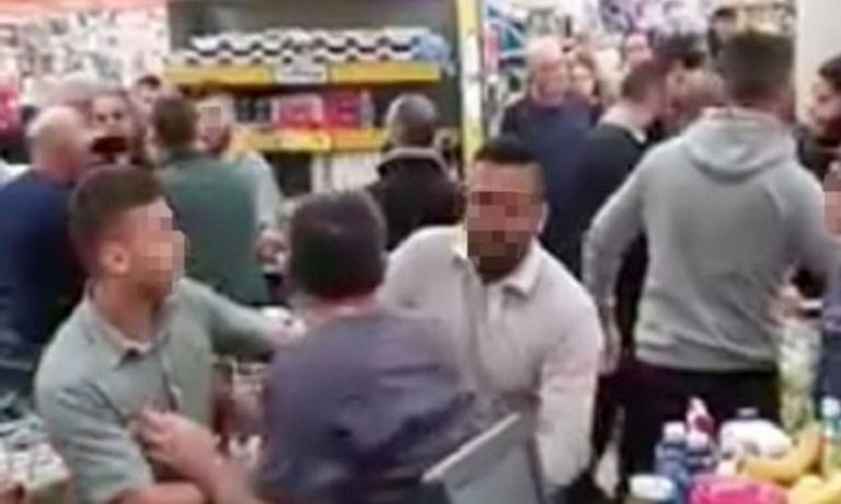 Κορονοϊός Αυστραλία: Πιάστηκαν στα χέρια σε σούπερ μάρκετ για ένα πακέτο μπέικον (vid)