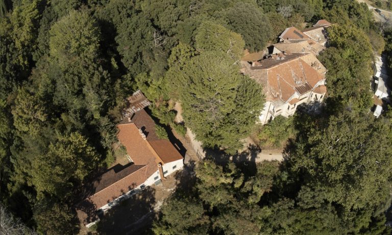 Κορονοϊός: Κλείνουν οι είσοδοι στο Τατόι