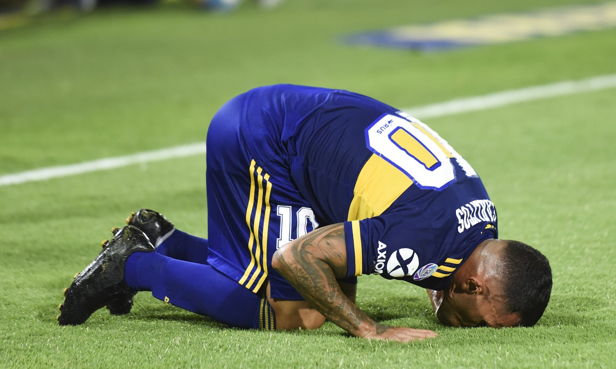 Τέβες: Πήρε το πρωτάθλημα με την Μπόκα και φίλησε τον Μαραντόνα στο στόμα (pics)