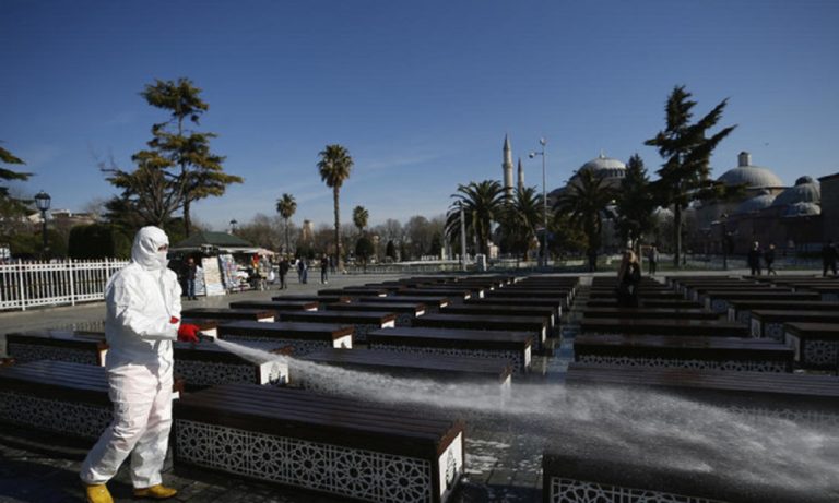 Κορονοϊός – Τουρκία: Απαγόρευση κυκλοφορίας σε ηλικιωμένους και ευπαθείς