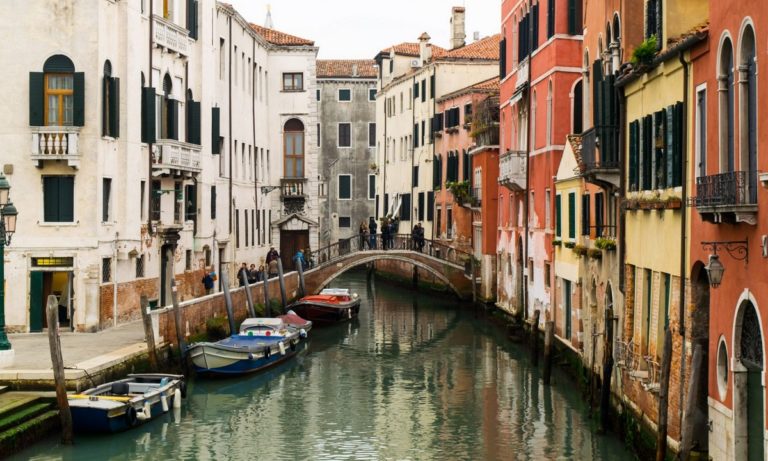 Καθάρισαν τα νερά της Βενετίας λόγω… κορονοϊού (vid)