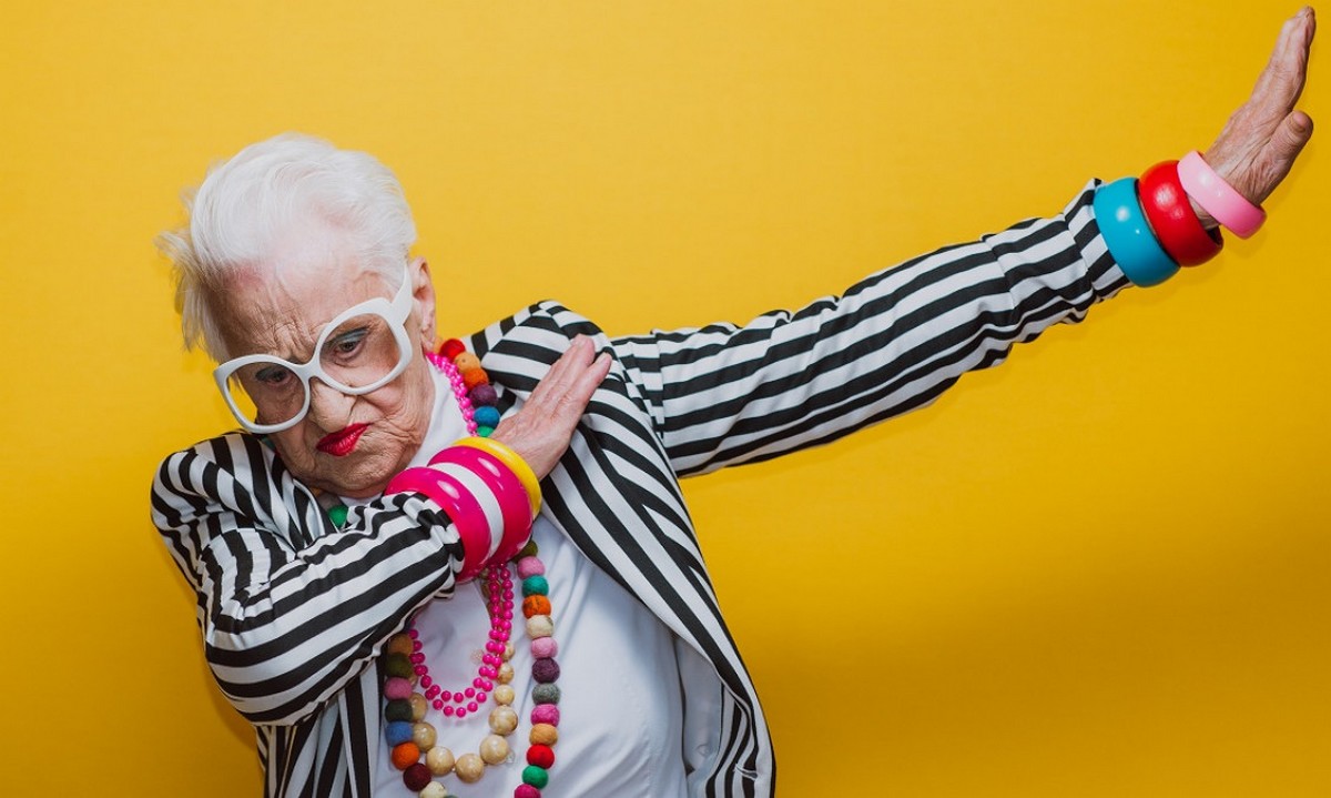 Viral: H Ιταλίδα γιαγιά που συμβουλεύει για τον κορωνοϊό και κάνει… dab!