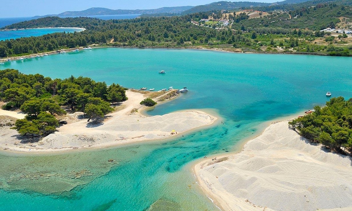 Κορονοϊός: «Η μισή Θεσσαλονίκη έχει μετακομίσει στη Χαλκιδική»!