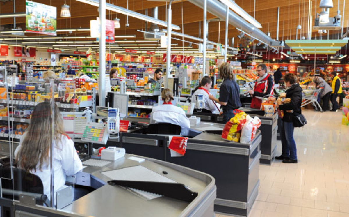Κορονοϊό: Πλακώθηκαν μέσα στο σούπερ μάρκετ!
