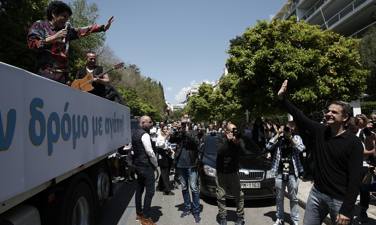 Ο Μητσοτάκης με Πρωτοψάλτη μας έριξε το δούλεμα στη μούρη, αλλά ο Τσιόδρας ανησυχεί για το καλοκαίρι