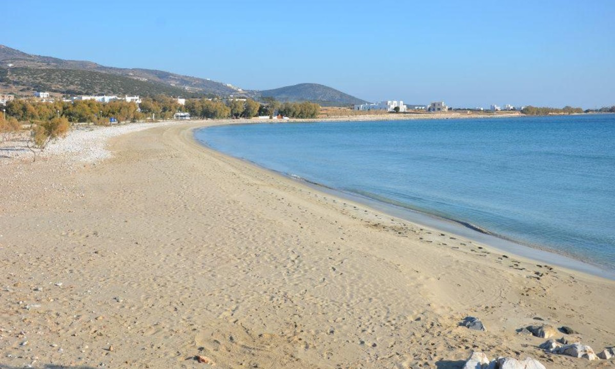 Κορονοϊός – Πάρος: Πήγε σε άδεια παραλία και της επιβλήθηκε πρόστιμο 150 ευρώ